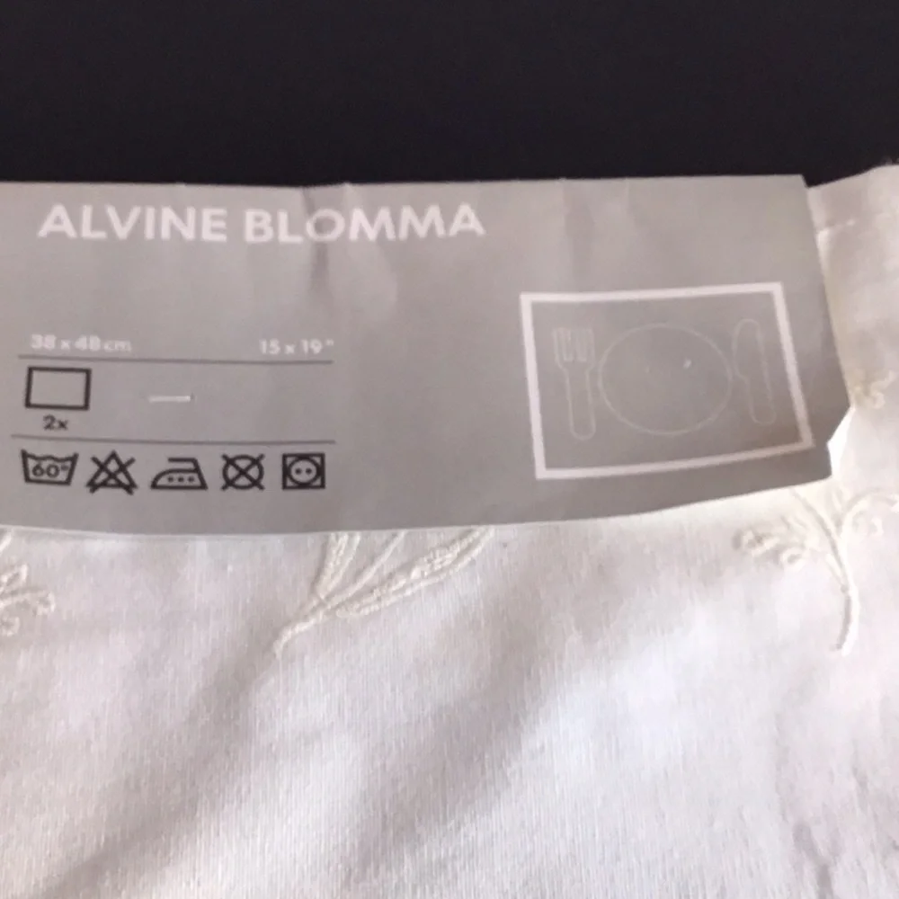 NWT IKEA Alvin Blomma 2 White Floral Placemat